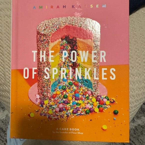 NWHT COFFEE TABLE BOOK INFAMOUS FLOURSHOP
THE POWER OF SPRINKLES - Picture 2 of 5